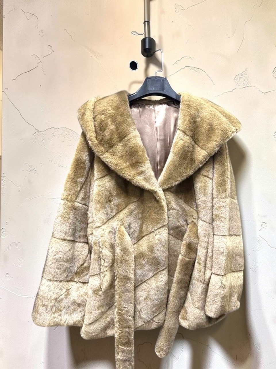 женская шуба,куртка женская с капюшоном короткий из натурального меха кролика рекс,шуба,меховое пальто,шуба натуральная