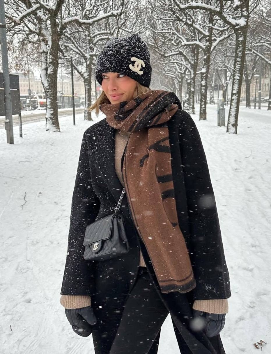 шапка chanel,вязаная шапка chanel,вязаные эластичные шапки bini chanel,шапка-бини вязаная однотонная chanel,шапка вязаная теплая,черный chanel