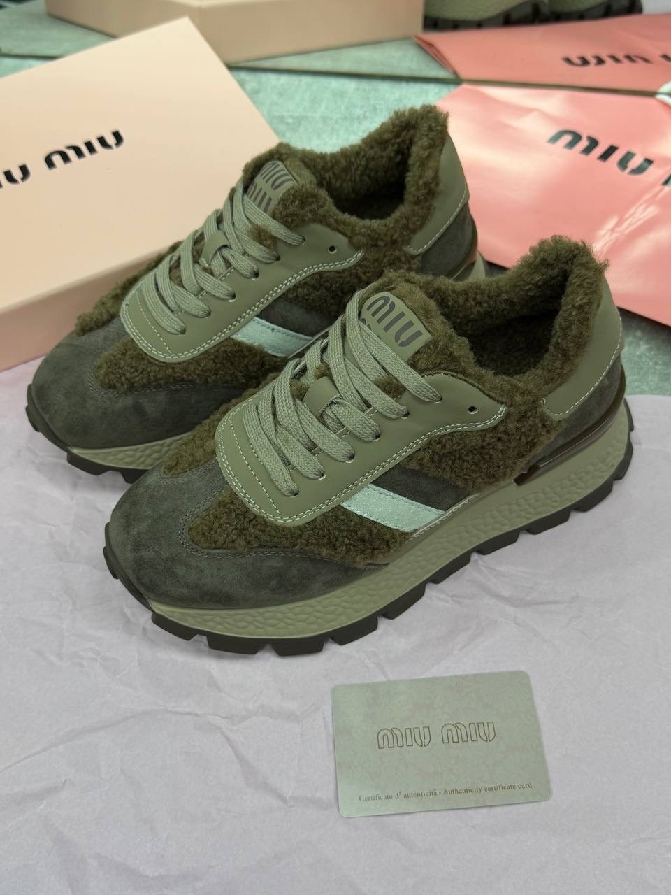 женские кроссовки miu miu,кроссовки miu miu с мехом зимние,кроссовки miu miu,премиальные зимние кроссовки miu miu,кроссовки miu miu зимние женские