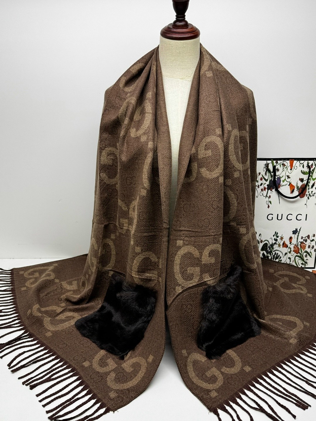 шарф gucci,шарф гуччи женский,модный женский кашемировый шарф в стиле gucci,шарф гуччи,платок гуччи коричневый