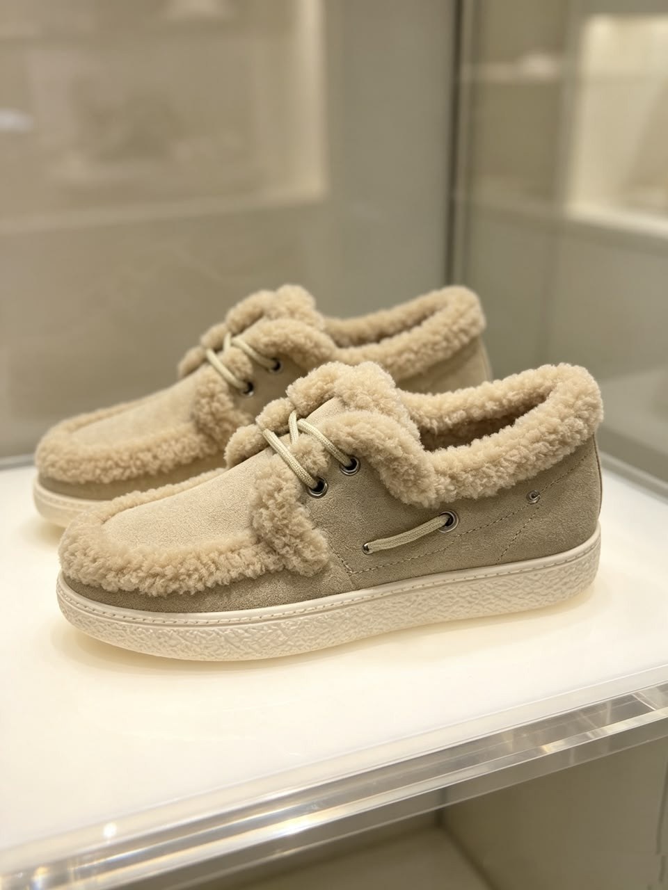 замшевые женские ботинки с мехом prada коричневые,женские зимние замшевые ботинки miu miu с мехом коричневые,, женская,замшевые женские ботинки с мехом prada бежевые