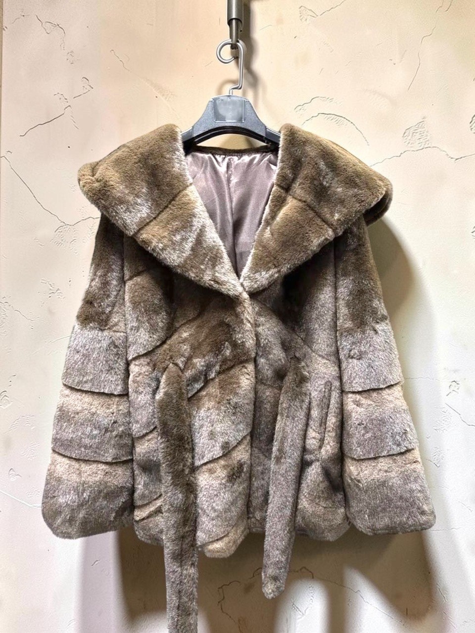 женская шуба,куртка женская с капюшоном короткий из натурального меха кролика рекс,шуба,меховое пальто,шуба натуральная