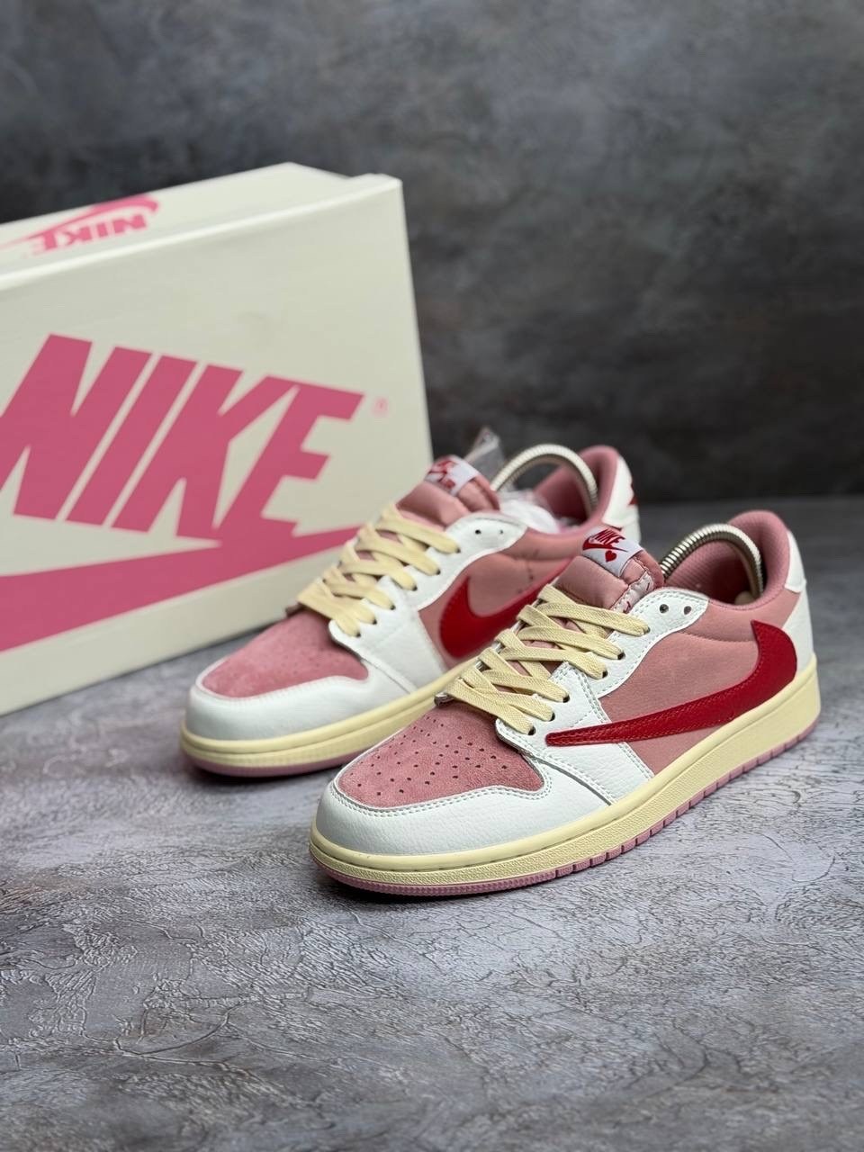 nike air jordan 1 low x travis scott,travis scott x air jordan 1 low sail shy pink,женские кроссовки nike air jordan 1 low travis scott розовые,nike air jordan 1 low x travis scott sail shy pink,travi