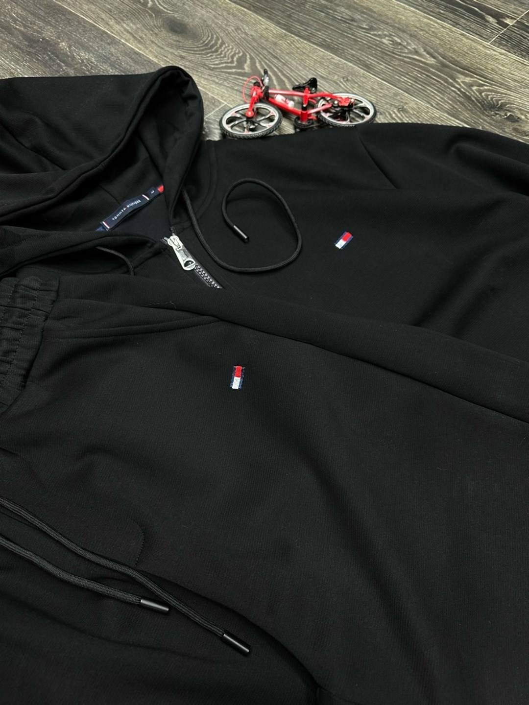 спортивный костюм tommy hilfiger,спортивный костюм томми хилфигер мужские,спортивные костюмы для мужчин,мужской спортивный костюм,спортивный костюм томми хилфигер