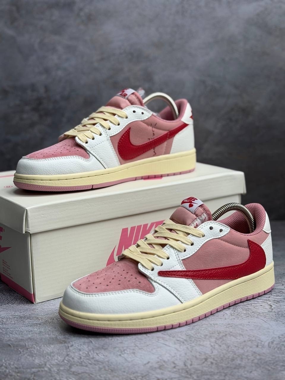 nike air jordan 1 low x travis scott,travis scott x air jordan 1 low sail shy pink,женские кроссовки nike air jordan 1 low travis scott розовые,nike air jordan 1 low x travis scott sail shy pink,travi