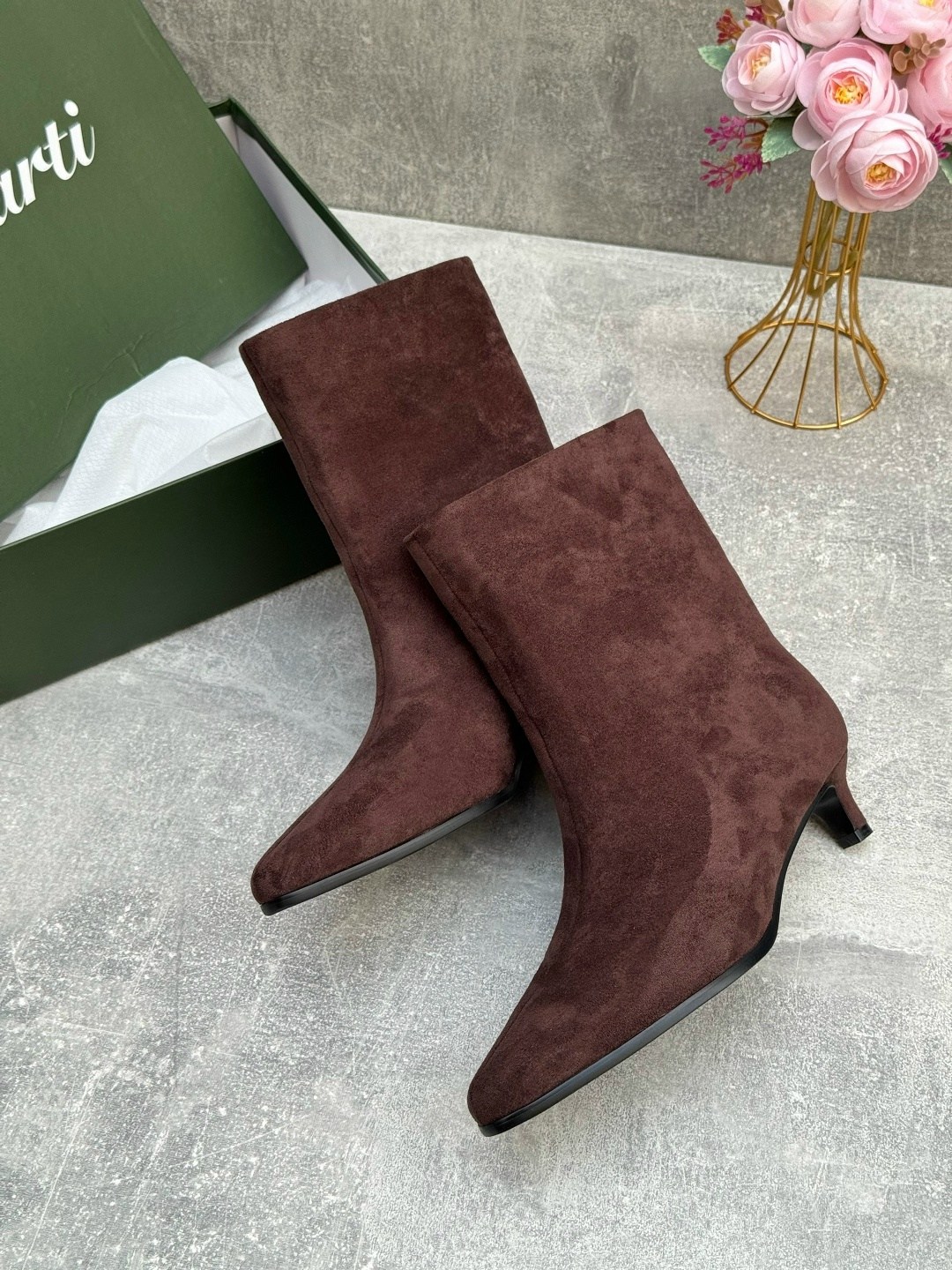 замшевые ботильоны gianvito rossi,ботинки женские замшевые gianvito rossi,замшевые ботильоны,коричневые ботильоны из натурального велюра,ботильоны коричневые натуральная замша