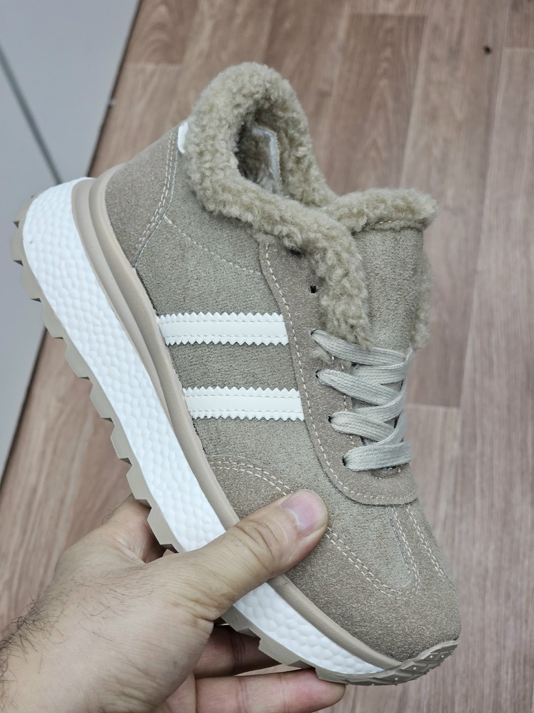 зимние кроссовки adidas zx 700 коричневые с мехом,женские кроссовки,зимние кроссовки адидас коричневые,,теплые кроссовки