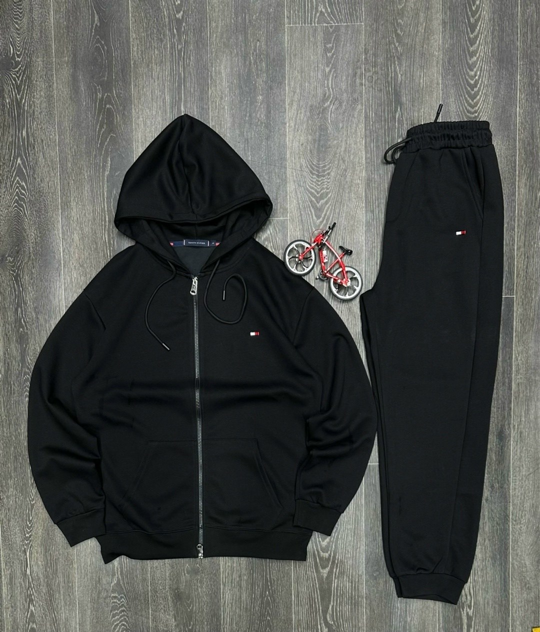 спортивный костюм tommy hilfiger,спортивный костюм томми хилфигер мужские,спортивные костюмы для мужчин,мужской спортивный костюм,спортивный костюм томми хилфигер