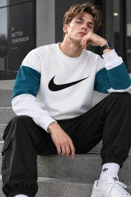 Свитер