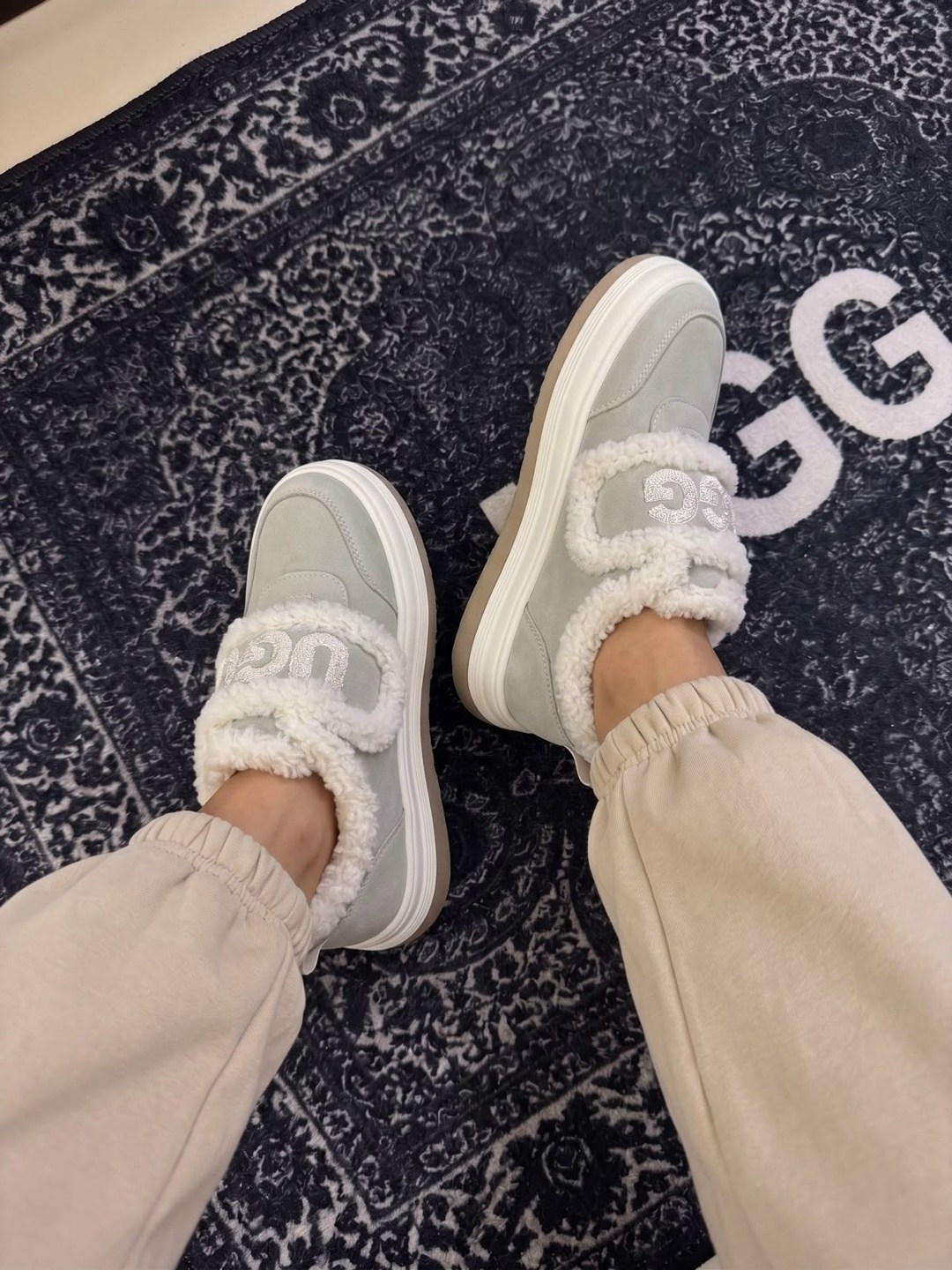 зимние кеды ugg из натуральной замши на липучке,,кеды с мехом ugg,кеды зимние женские ugg,кроссовки женские зимние