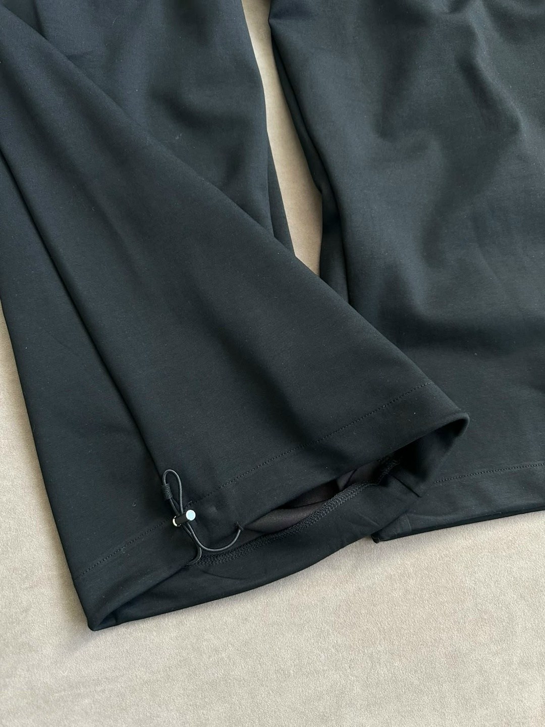 спортивный костюм armani,костюм спортивный,спортивные костюмы женские,спортивный костюм женский армани,женский костюм armani с буквенным принтом и капюшоном