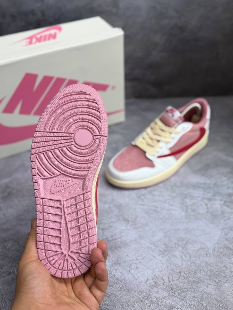 nike air jordan 1 low x travis scott,travis scott x air jordan 1 low sail shy pink,женские кроссовки nike air jordan 1 low travis scott розовые,nike air jordan 1 low x travis scott sail shy pink,travi