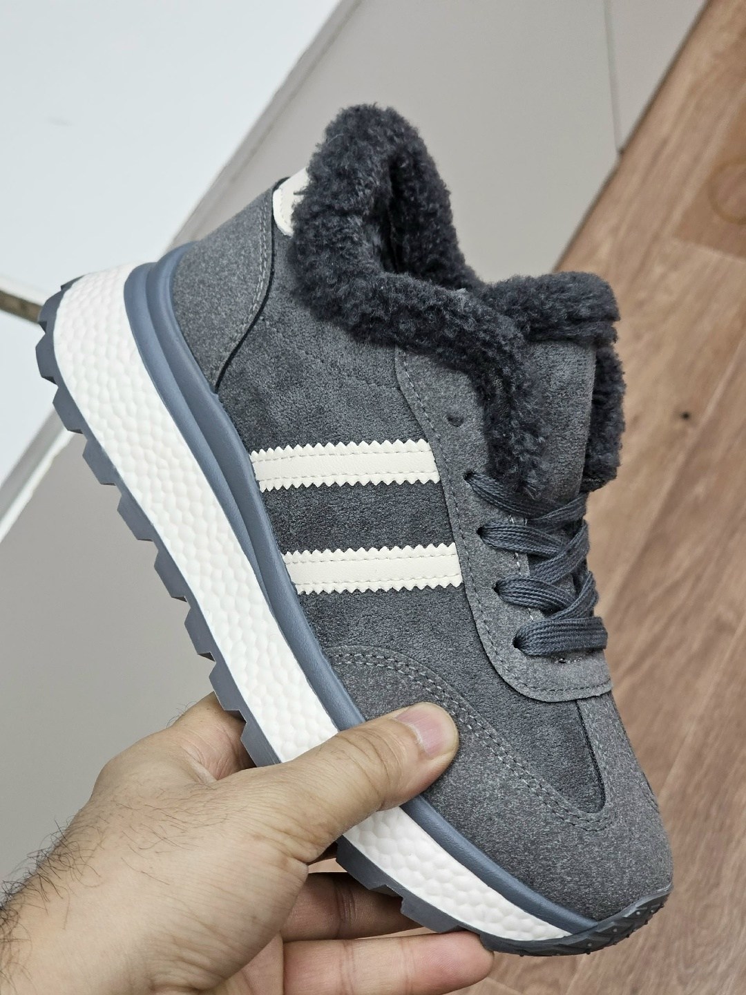 зимние кроссовки adidas zx 700 коричневые с мехом,женские кроссовки,зимние кроссовки адидас коричневые,,теплые кроссовки