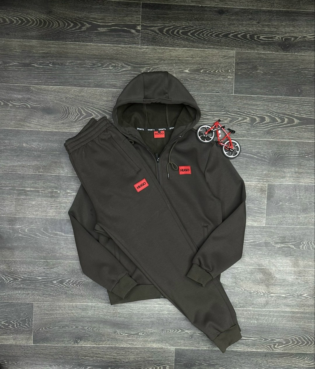спортивный костюм hugo boss,спортивный костюм hugo,мужской спортивный костюм,спортивный костюм,спортивные костюмы для мужчин