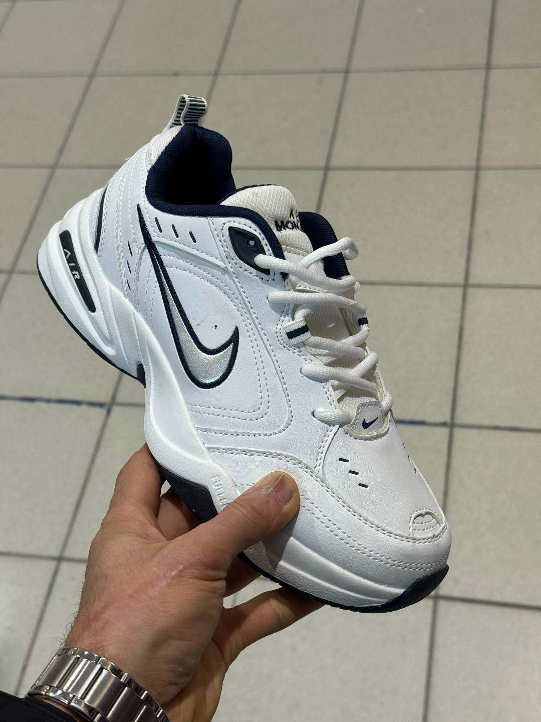 кроссовки nike air monarch iv,кроссовки nike air monarch,мужские кроссовки nike air monarch iv,nike air monarch 4,кроссовки nike air monarch iv black-white