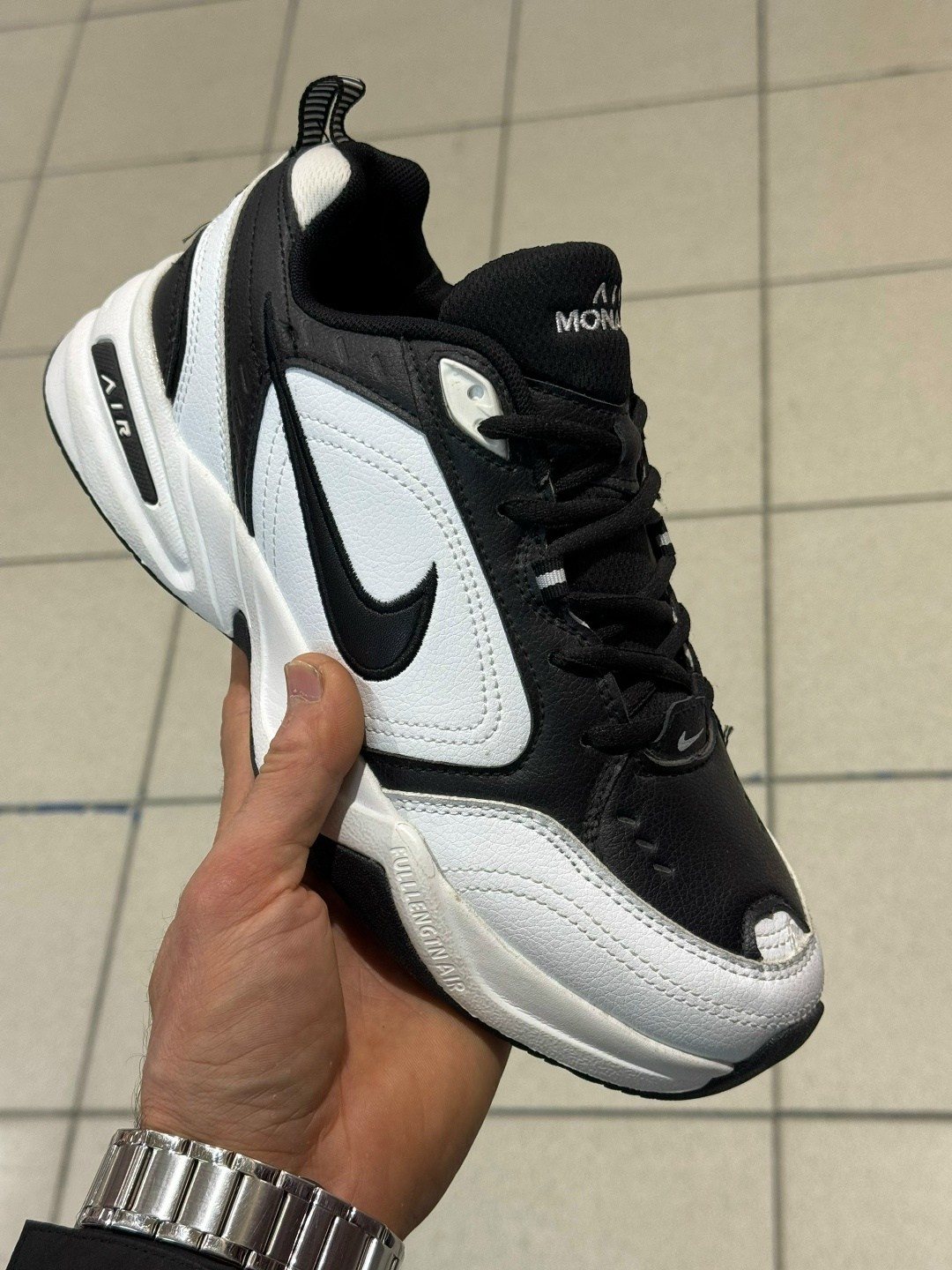 кроссовки nike air monarch iv,кроссовки nike air monarch,мужские кроссовки nike air monarch iv,nike air monarch 4,кроссовки nike air monarch iv black-white