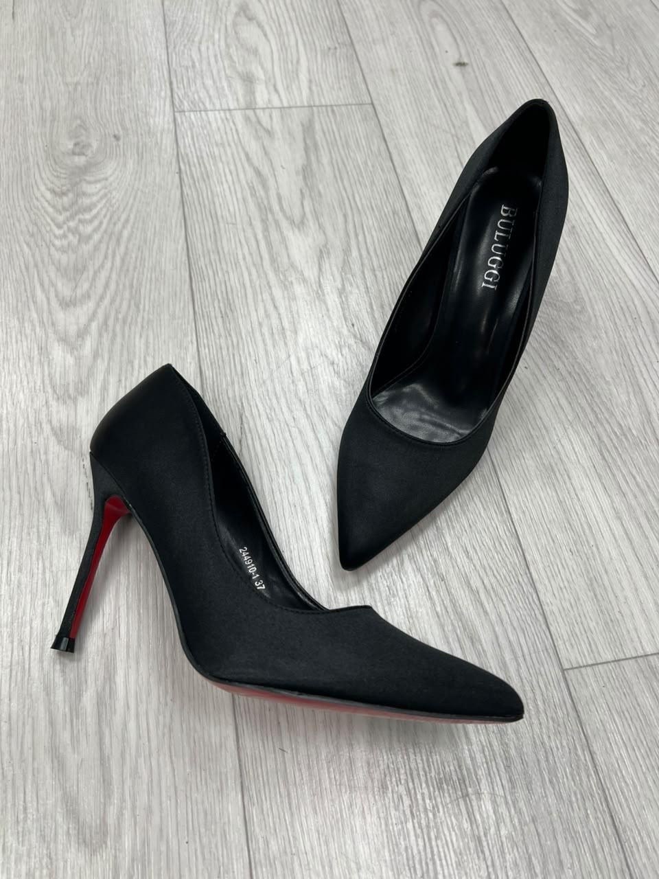 ,туфли christian louboutin,бежевые туфли,женские туфли лодочки,туфли лодочка