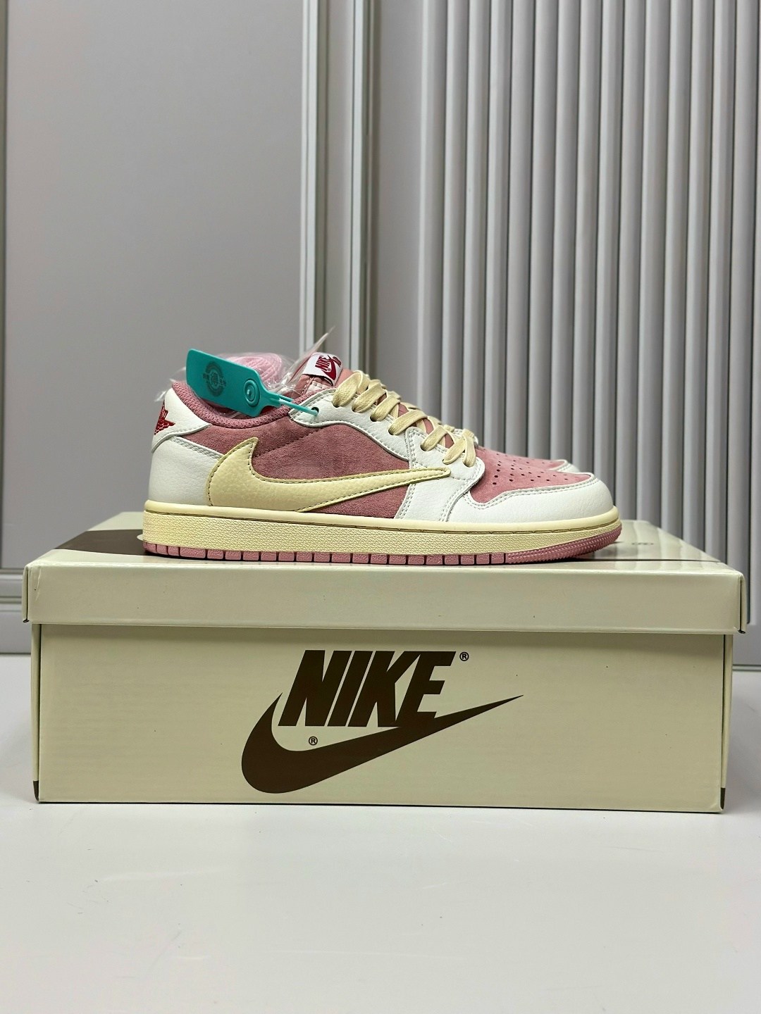travis scott x air jordan 1 low sail shy pink,nike air jordan 1 low x travis scott sail shy pink,женские кроссовки nike air jordan 1 low travis scott розовые,кроссовки air jordan 1 low x travis scott