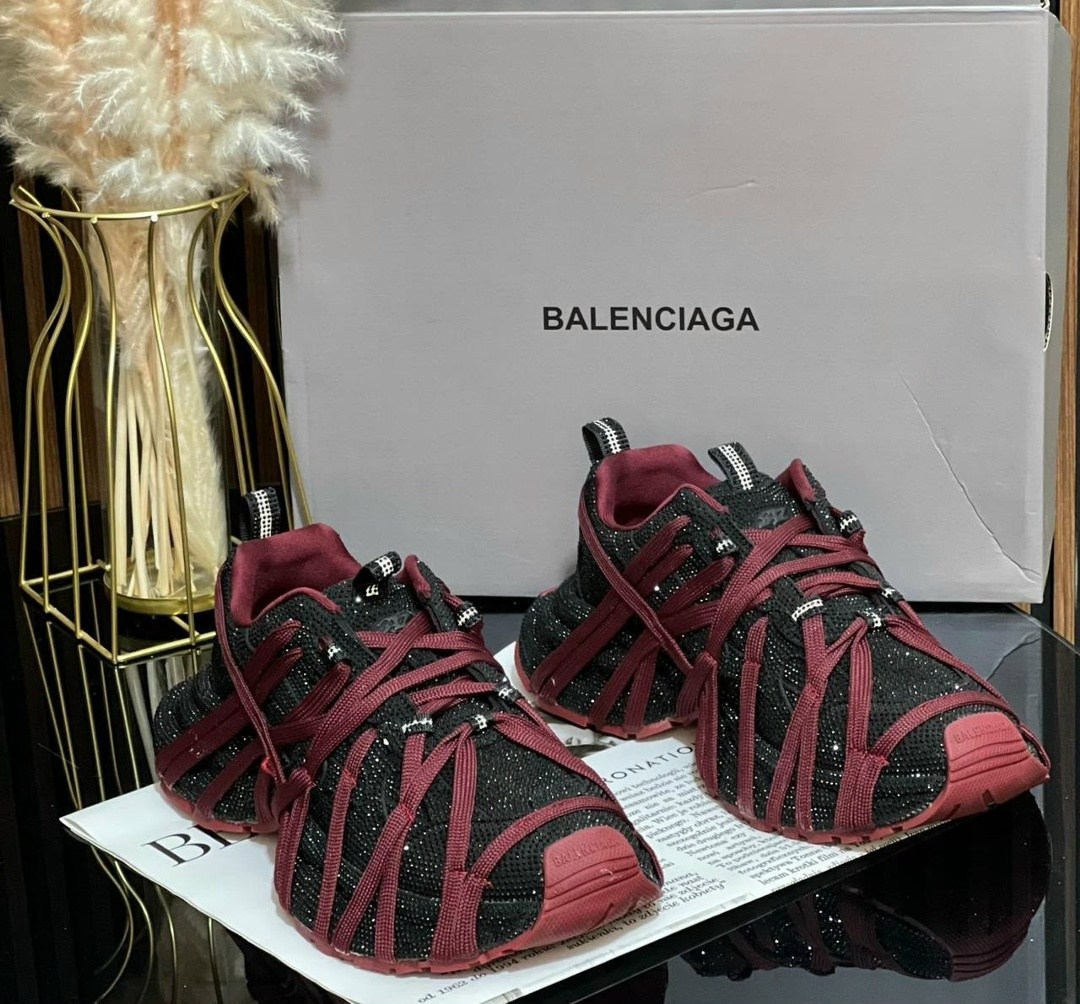 кроссовки balenciaga,кроссовки женские balenciaga,кроссовки balenciaga 3 xl,кроссовки 3xl extreme lace массивные на шнуровке balenciaga,кроссовки для бега balenciaga