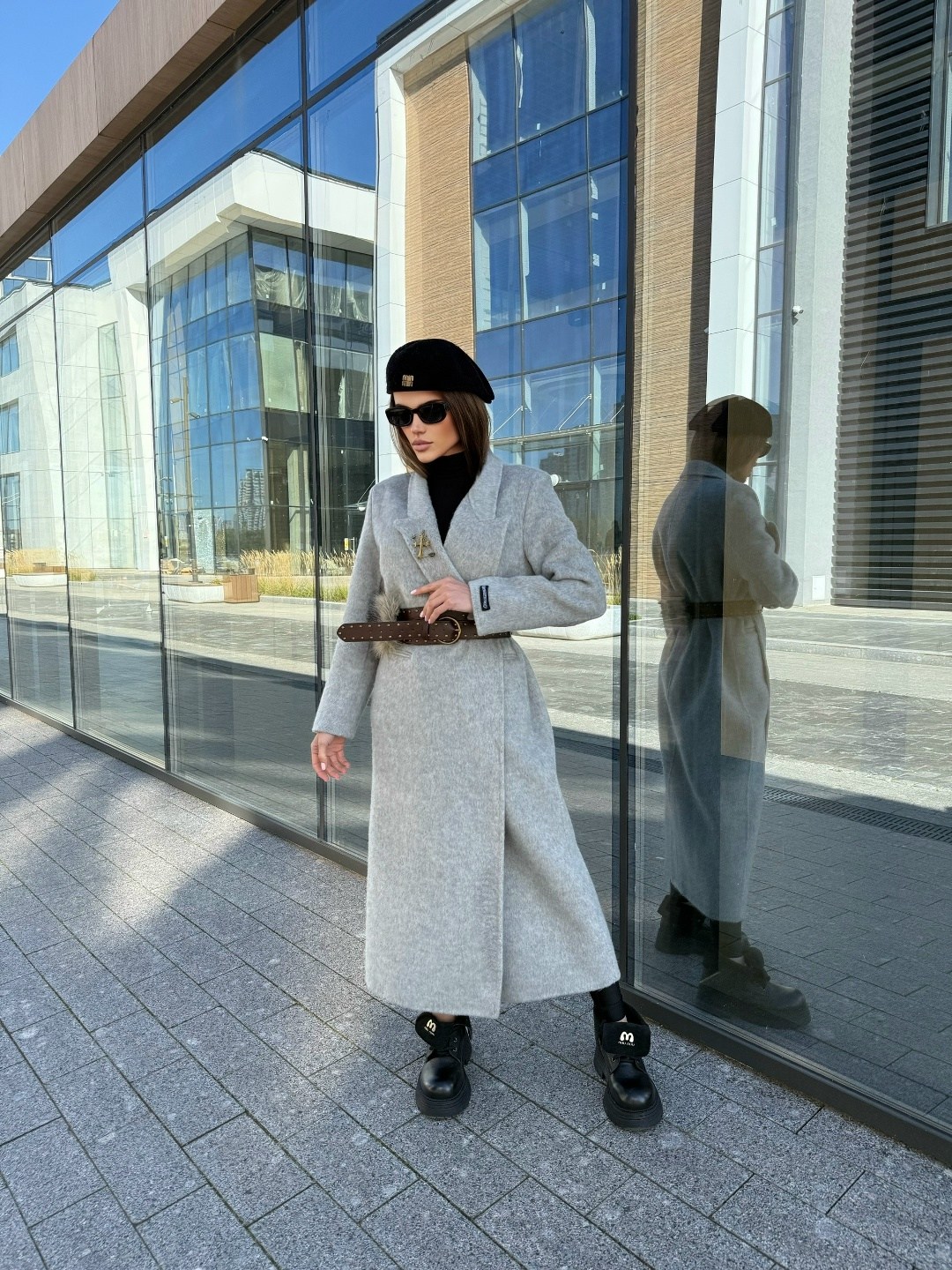 стильное пальто,пальто оверсайз,серое пальто,пальто с поясом,удлиненное пальто