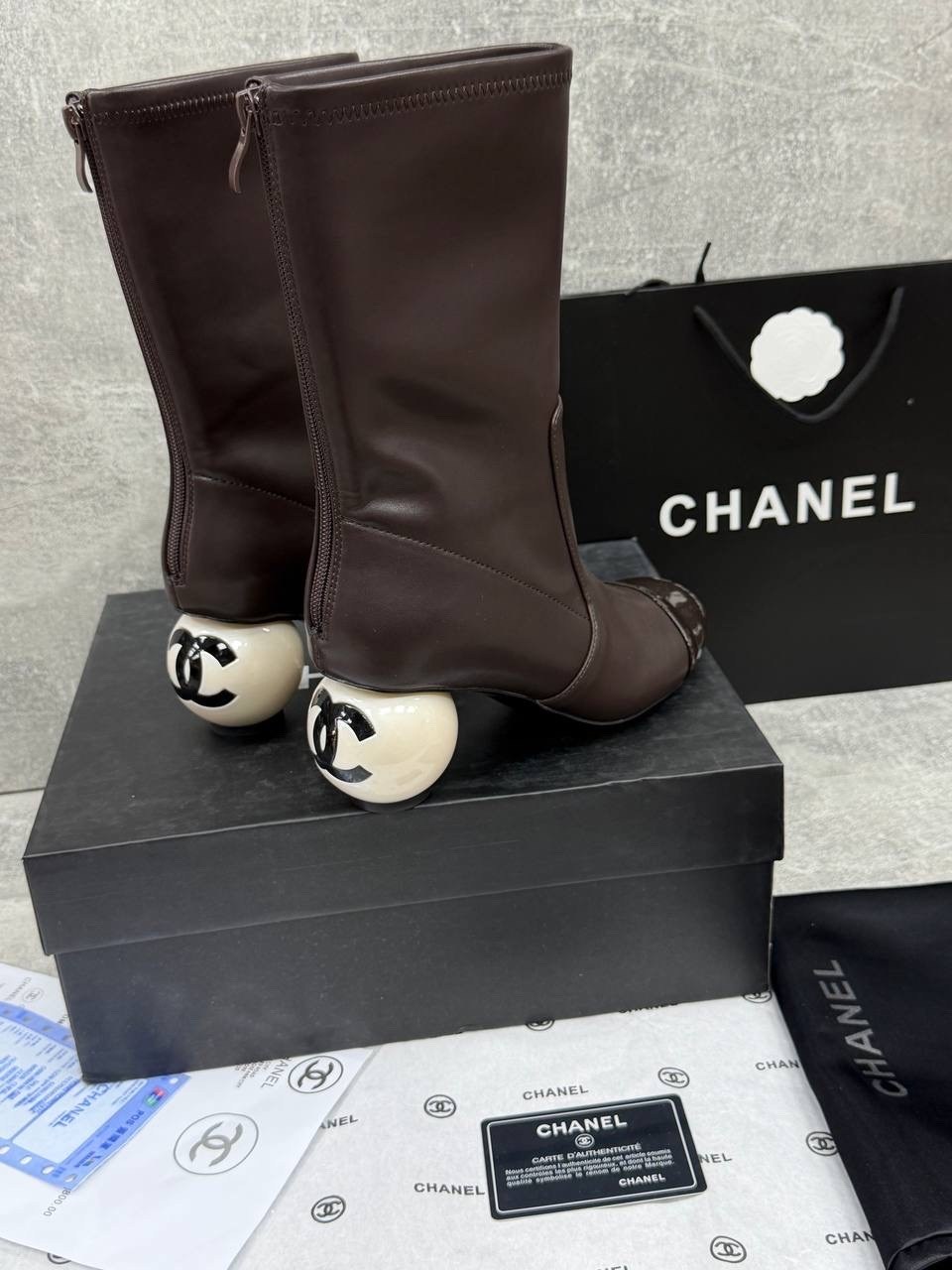 сапоги chanel,ботильоны chanel,женские текстильные сапоги chanel 2026 белые с черным,женские комбинированные сапоги chanel белые с черным,ботинки chanel