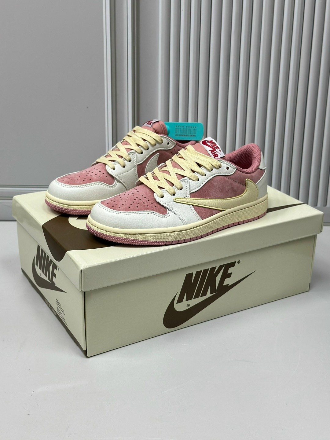 travis scott x air jordan 1 low sail shy pink,nike air jordan 1 low x travis scott sail shy pink,женские кроссовки nike air jordan 1 low travis scott розовые,кроссовки air jordan 1 low x travis scott