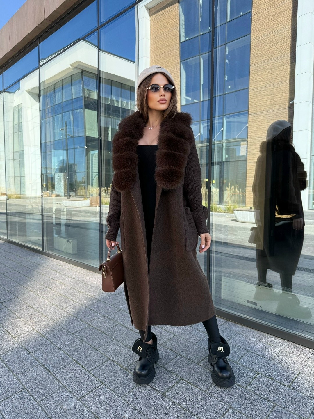 пальто кашемировое с меховым воротником,пальто с мехом,зимнее пальто,коричневое пальто с мехом,пальто кашемировое с меховым воротником из соболя