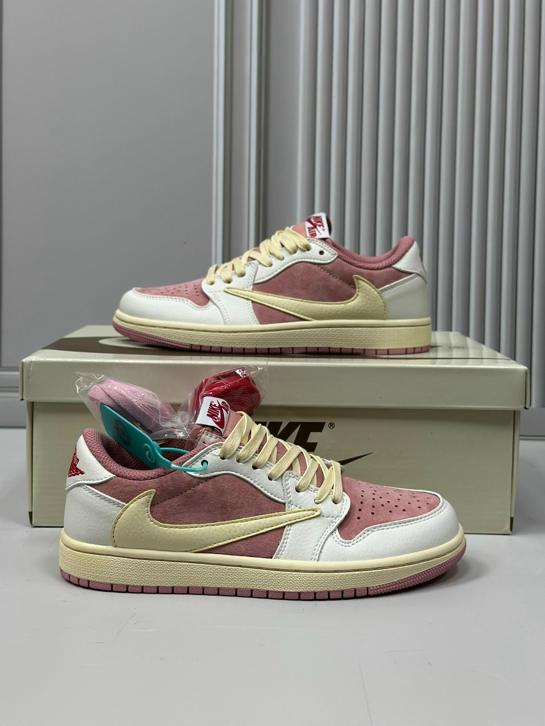 travis scott x air jordan 1 low sail shy pink,nike air jordan 1 low x travis scott sail shy pink,женские кроссовки nike air jordan 1 low travis scott розовые,кроссовки air jordan 1 low x travis scott