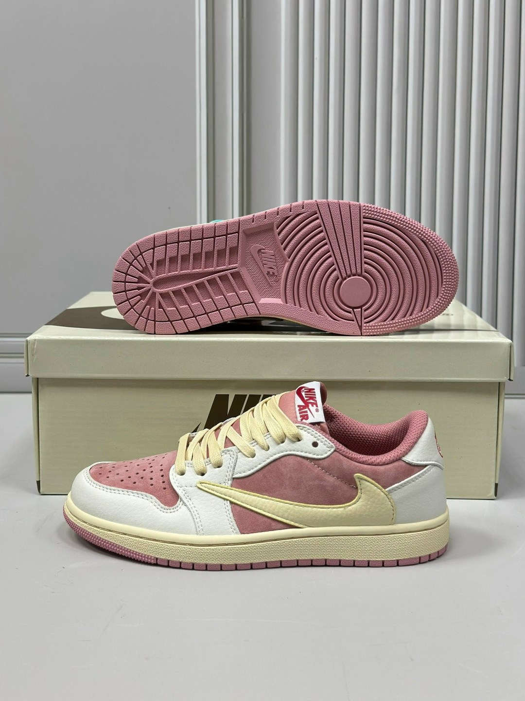 travis scott x air jordan 1 low sail shy pink,nike air jordan 1 low x travis scott sail shy pink,женские кроссовки nike air jordan 1 low travis scott розовые,кроссовки air jordan 1 low x travis scott