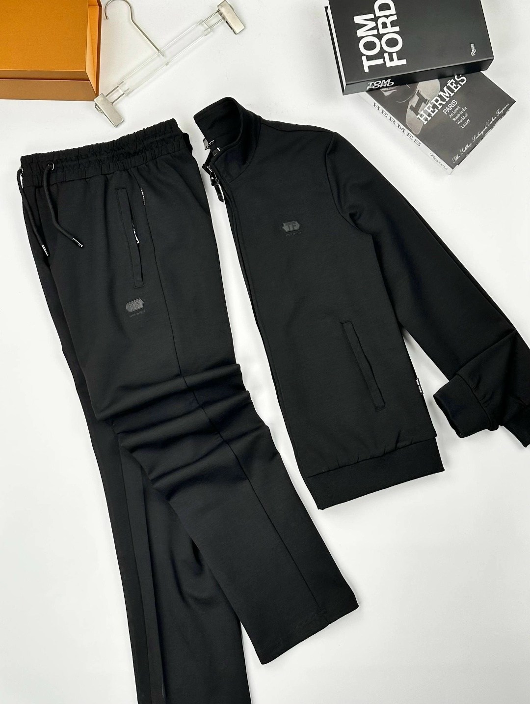 спортивный костюм boss,мужской костюм tom ford,спортивный костюм dolce & gabbana,мужской спортивный костюм,костюм tom ford