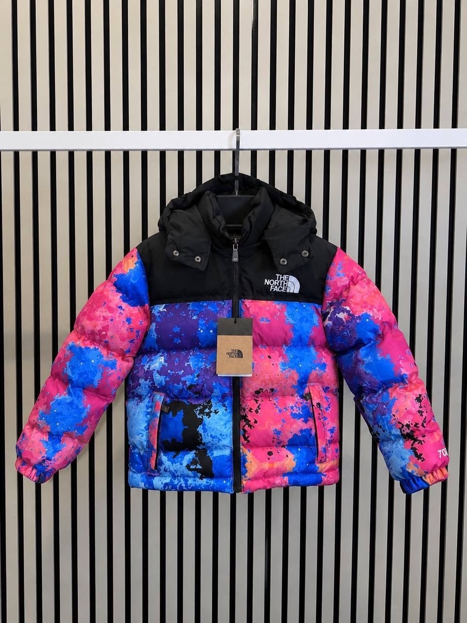 зимние куртки,куртка the north face,куртка зимняя с принтом,куртка x invincible 2026 down jacket multicolor the north face,куртка женская