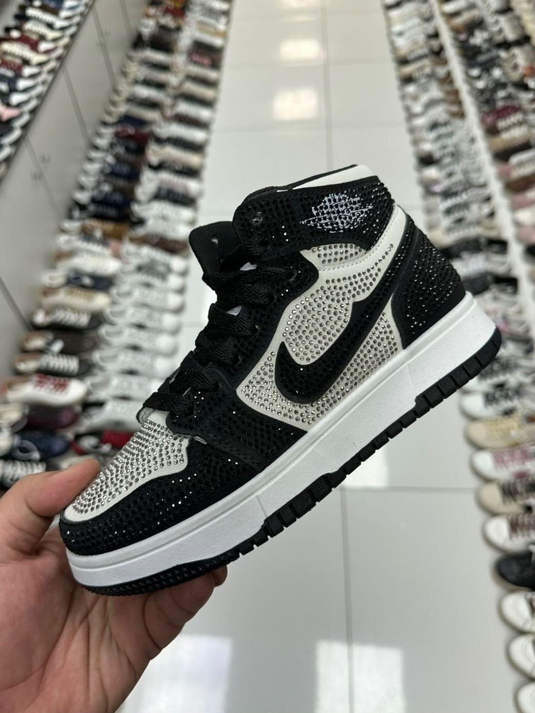 кроссовки,nike air jordan 1 mid se,nike air jordan 1,оригинальные кроссовки,блестящие кроссовки