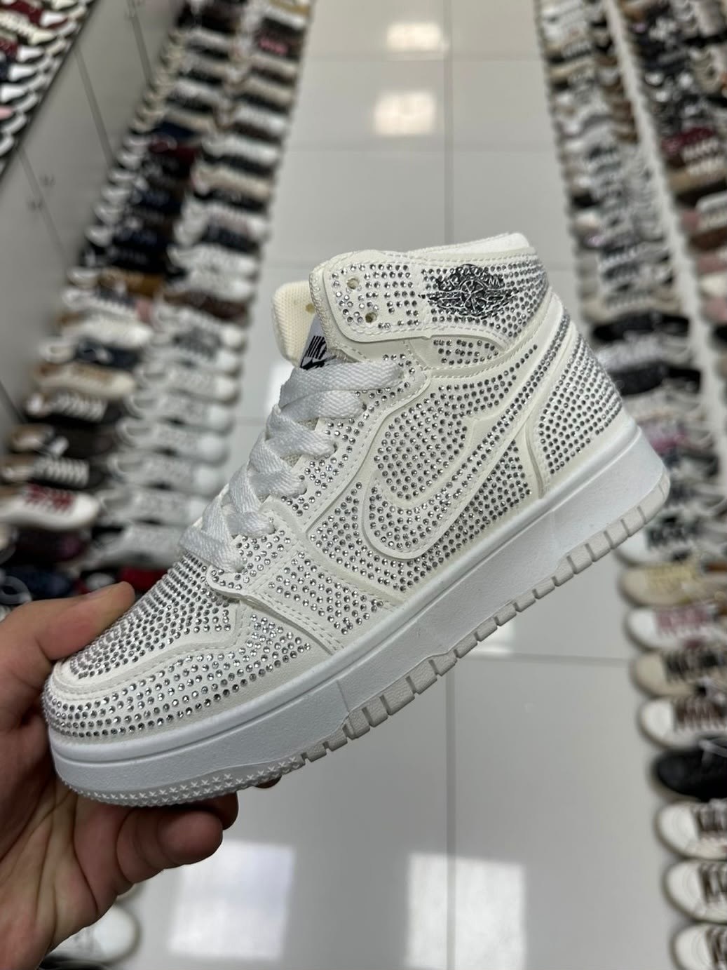 кроссовки,nike air jordan 1 mid se,nike air jordan 1,оригинальные кроссовки,блестящие кроссовки