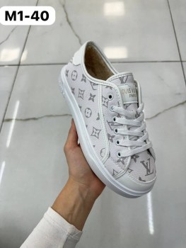 Кроссовки