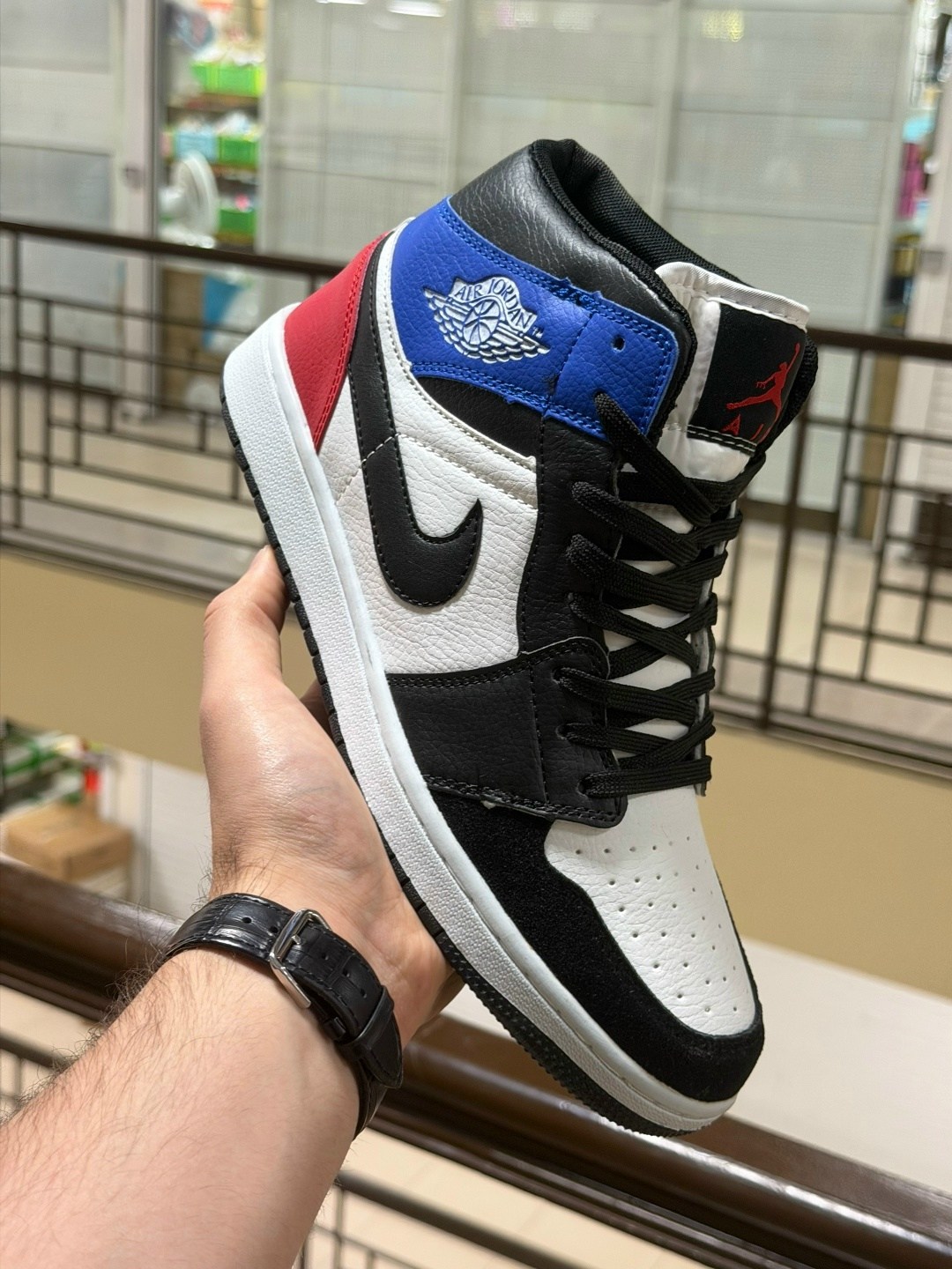 nike air jordan 1 mid,nike air jordan 1,air jordan 1 mid,jordan 1 mid,air jordan 1 mid bred toe