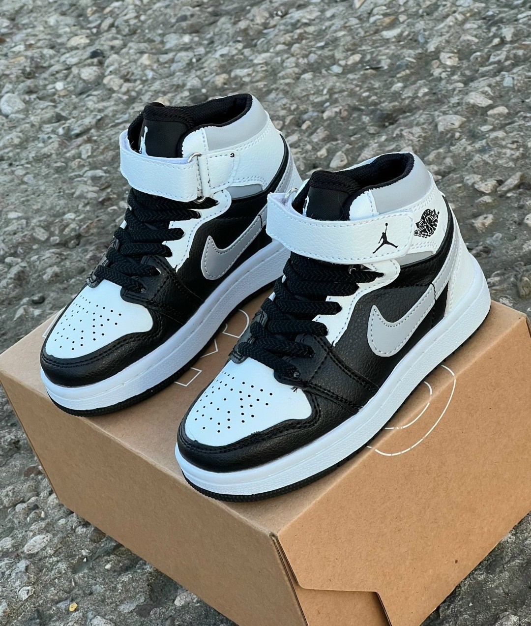 мужские кроссовки nike air jordan 1 retro high,кроссовки nike air jordan 1 retro high,кроссовки nike air jordan 1,nike air jordan 1 mid black white,кроссовки nike air jordan