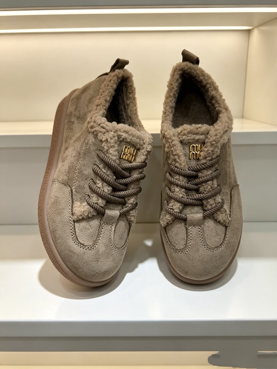 ,женские замшевые кеды brunello cucinelli 2026 светло-коричневые с мехом,brunello cucinelli кеды зимние женские,кеды с мехом,женские кеды brunello cucinelli 2026 бежевые замшевые с мехом