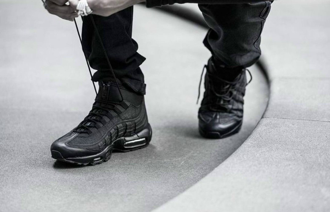 nike air max 95 sneakerboot,зимние кроссовки nike air max 95 sneakerboot,nike air max 95 black sneakerboot,кроссовки nike air max 95,кроссовки nike air max 95 sneakerboot