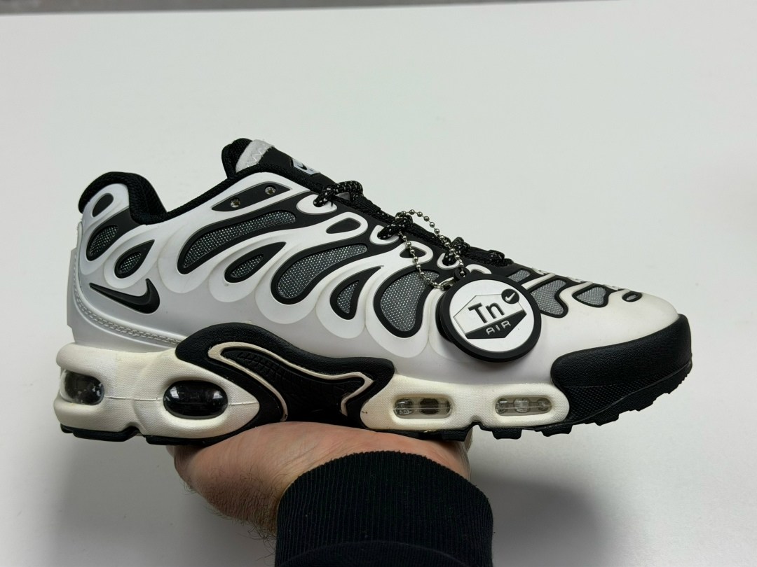 кроссовки nike air max plus,кроссовки nike air max plus drift,nike tn air max plus,nike air max plus,кроссовки nike air max plus tn