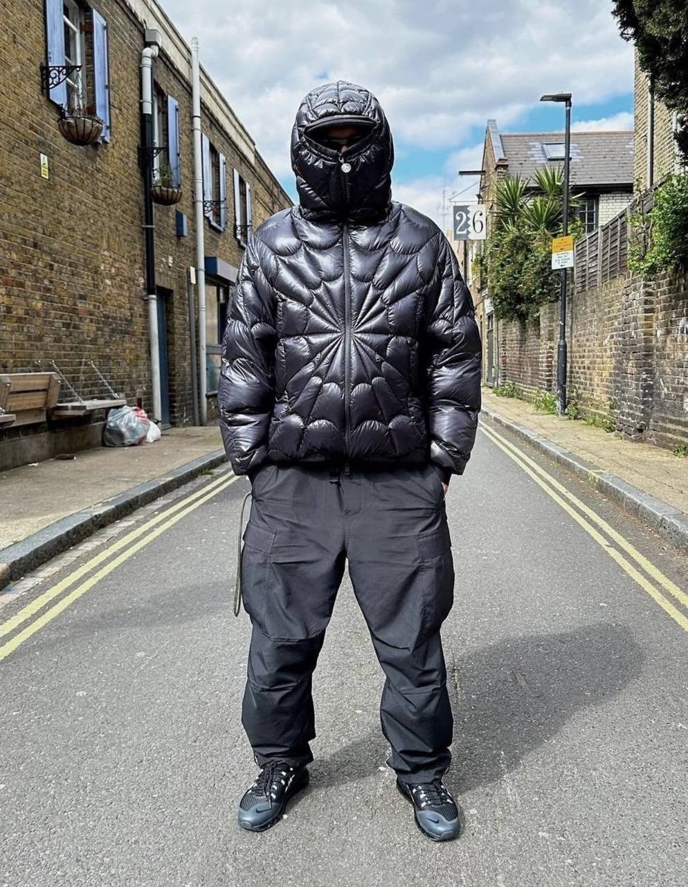 пуховик moncler spider,пуховики монклер,пуховик moncler,куртка монклер,мужской короткий пуховик с рисунком паутины