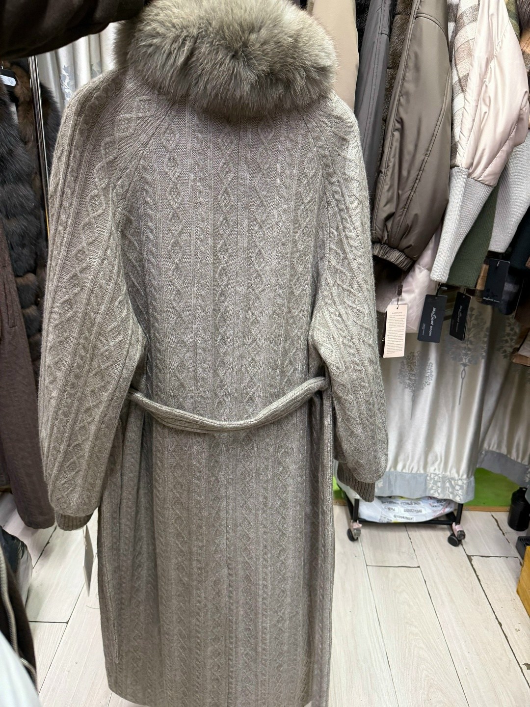 пальто с мехом,меховое пальто,длинное шерстяное пальто,пальто женское с мехом,кардиган с песцом