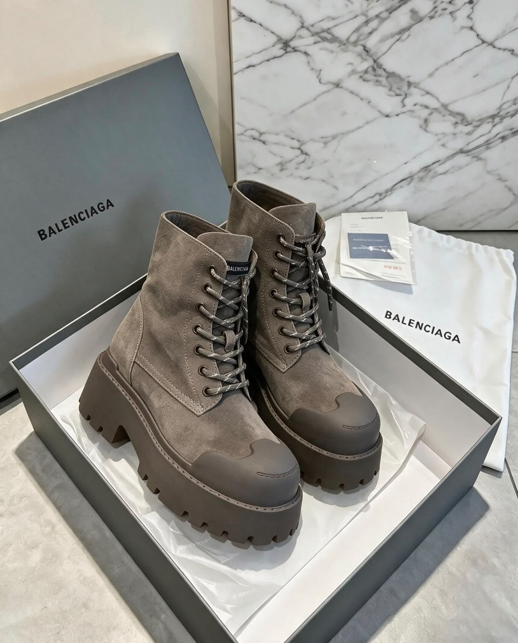 ботинки balenciaga,balenciaga женские кожаные ботинки balenciaga чёрного цвета,ботинки женские зимние balenciaga,balenciaga ботинки женские,ботинки balenciaga из натуральной замши женские