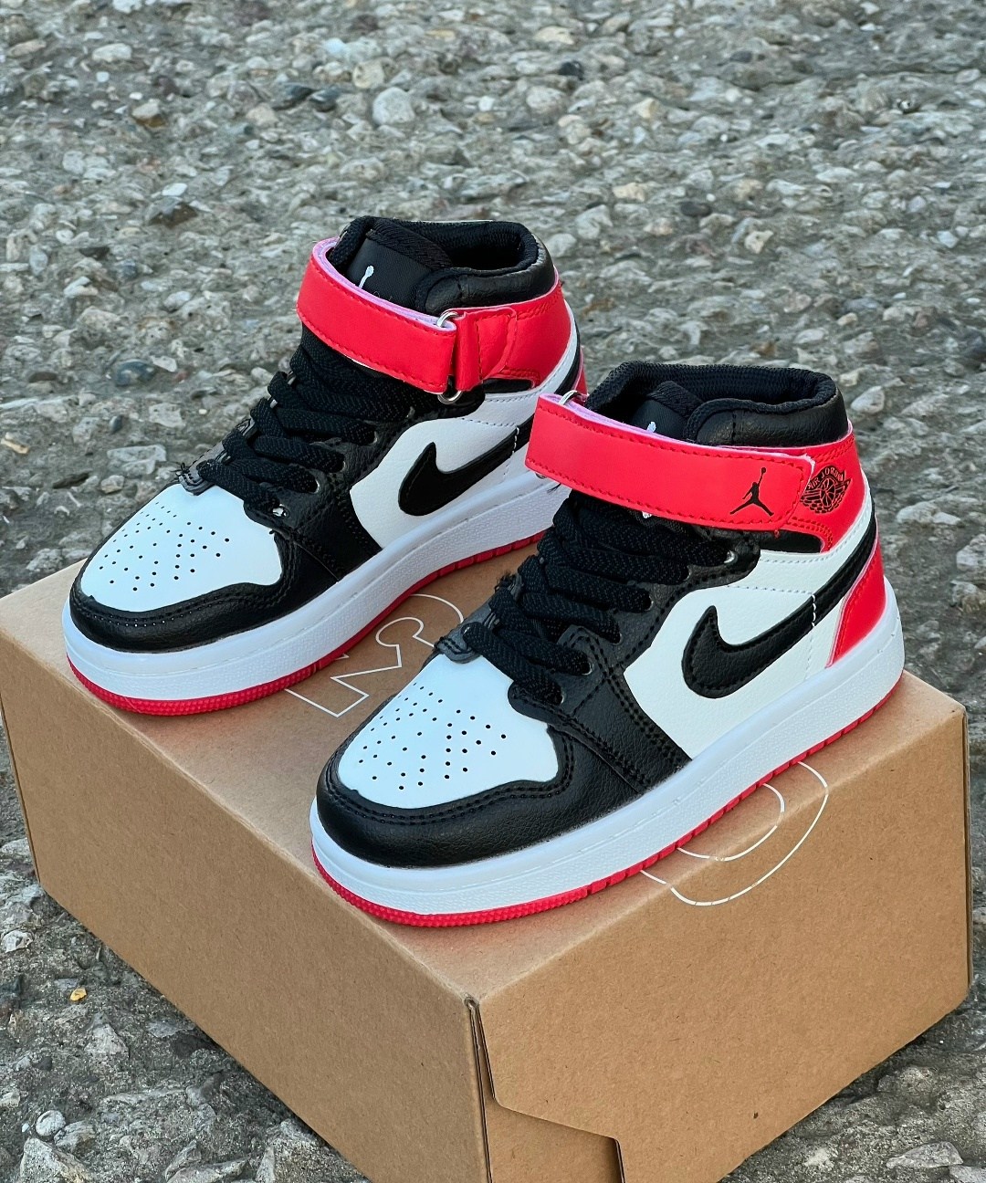 мужские кроссовки nike air jordan 1 retro high,кроссовки nike air jordan 1 retro high,кроссовки nike air jordan 1,nike air jordan 1 mid black white,кроссовки nike air jordan
