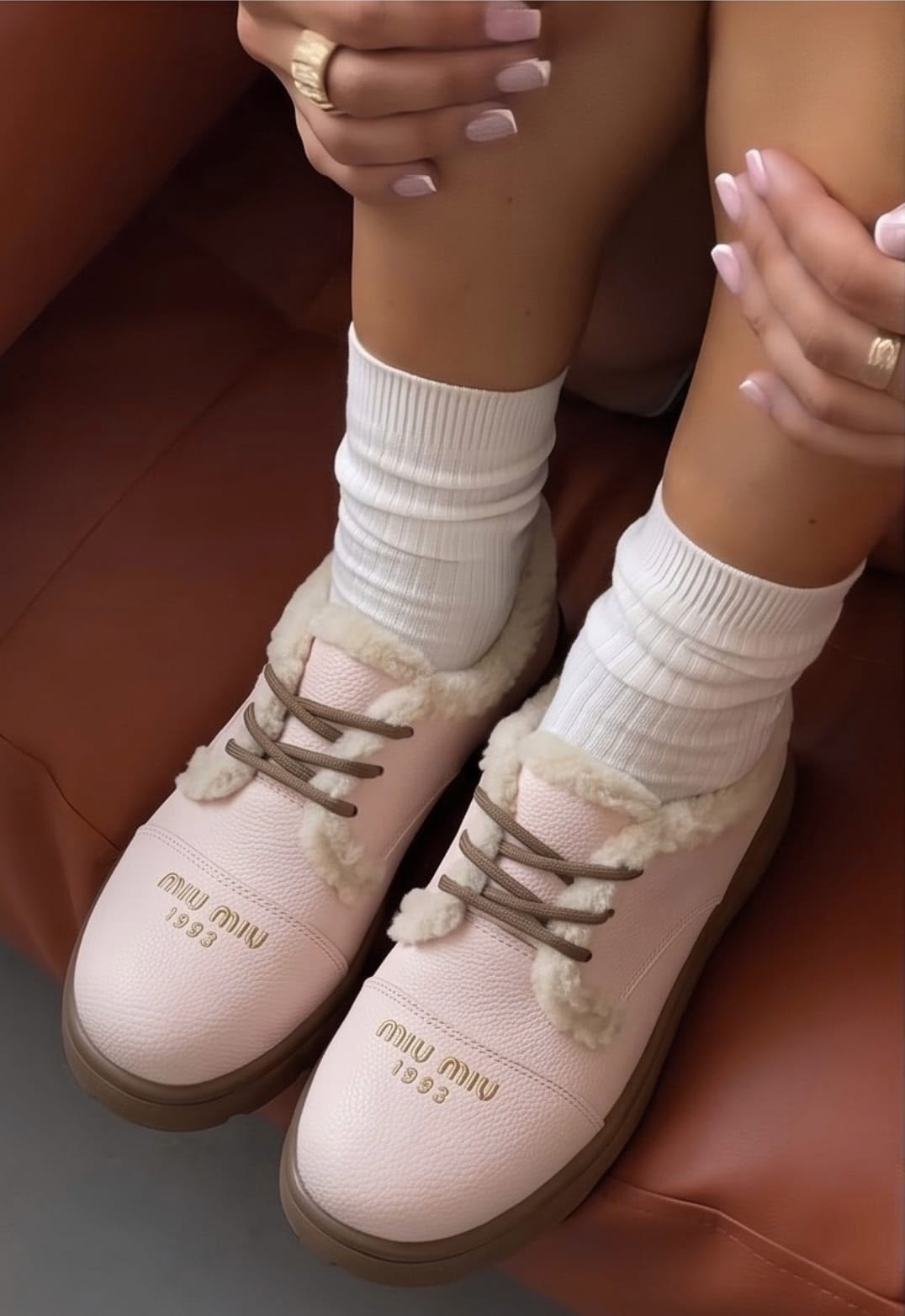 кроссовки miu miu женские,кроссовки miu miu с мехом,женские меховые кеды miu miu бежевые,кроссовки miu miu,