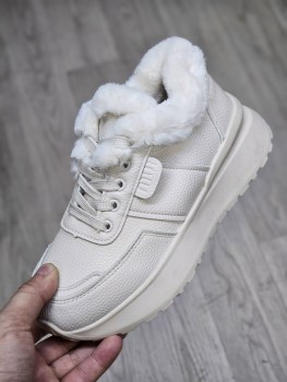 Кроссовки