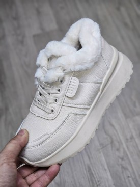 Кроссовки