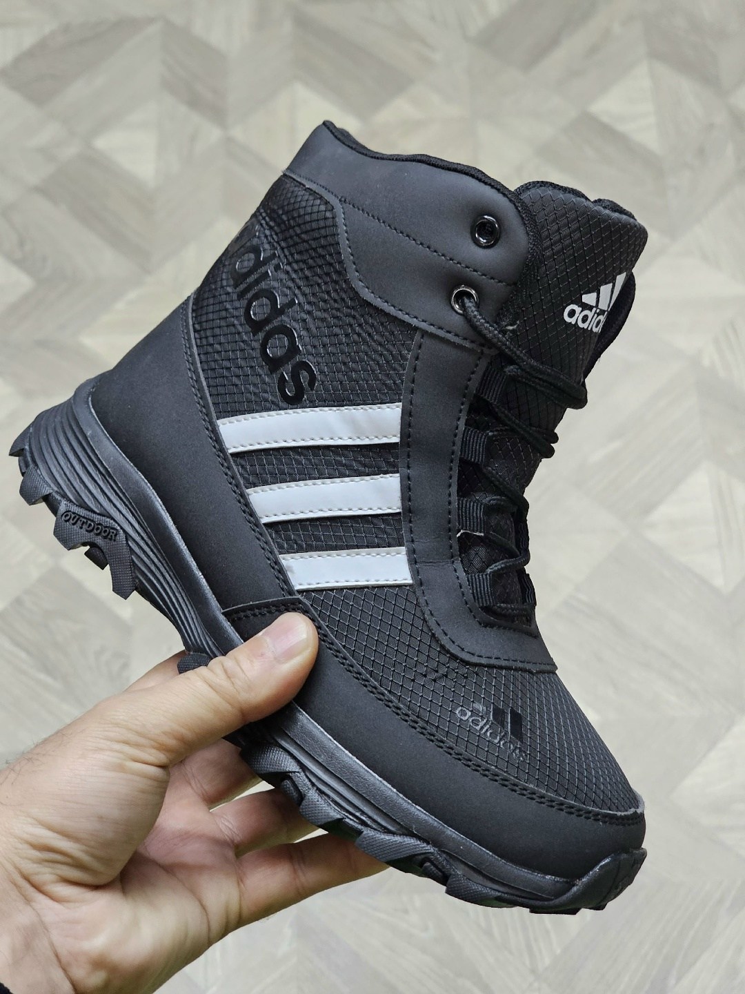 зимние кроссовки adidas climaproof мехом черные мужские ботинки адидас,зимние ботинки adidas climaproof высокие,зимние кроссовки adidas,мужские зимние кроссовки адидас,зимние кроссовки адидас