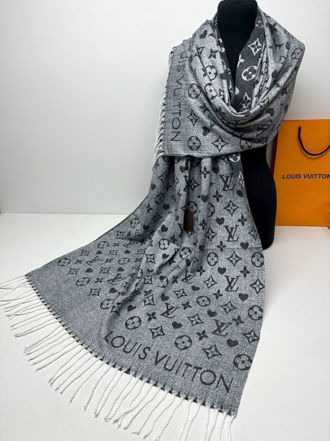 палантин/шарф louis vuitton теплый,палантин кашемировый луи витон,палантин louis vuitton,двухсторонний брендовый палантин/шарф louis vuitton,палантин женские