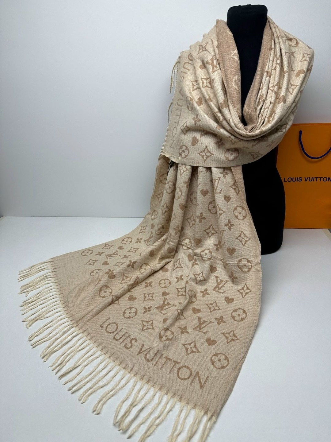 палантин/шарф louis vuitton теплый,палантин кашемировый луи витон,палантин louis vuitton,двухсторонний брендовый палантин/шарф louis vuitton,палантин женские
