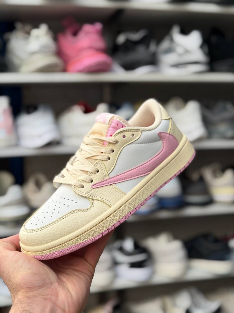 nike air jordan 1 low travis scott olive,travis scott x air jordan 1 low og "olive",кроссовки air jordan 1 low og из коллаборации с travis scott,кроссовки nike air jordan 1 low travis scott,nike air j